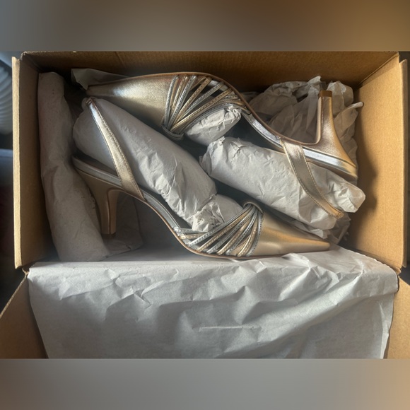 NWB Reformation slingback pumps - Picture 13 of 13